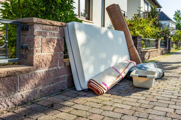Best Yard Waste Removal  in Universal City, TX